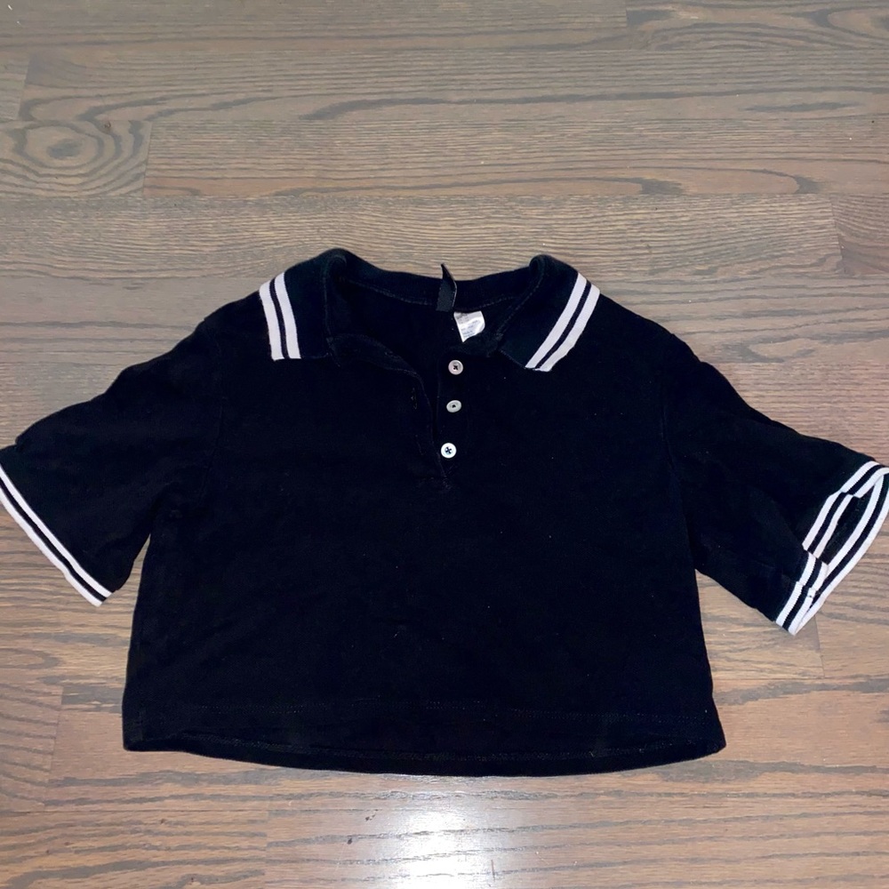 Short sleeve collared crop top